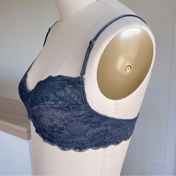 Coobie wireless blue stretch lace bra w/back closure, size M, fits 34B - Picture 2 of 4